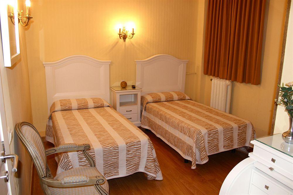 Hostal Montecarlo Madrid Dış mekan fotoğraf