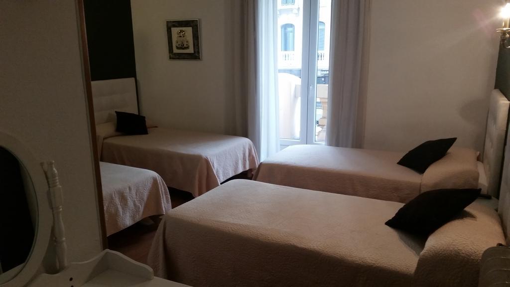 Hostal Montecarlo Madrid Dış mekan fotoğraf